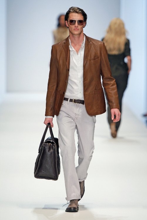 Mode für Männer mit Lederjacke und Chino - BossBlack setzt auf Evergreens