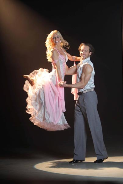 Isabel Edvardsson mit Tim Lobinger bei Lets dance 2011 - Foto: (c) RTL / Stefan Gregorowius