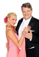 Dieter Chmelar und Kathrin Menzinger bei Dancing Stars 2011 - Foto: ORF/Ali Schafler