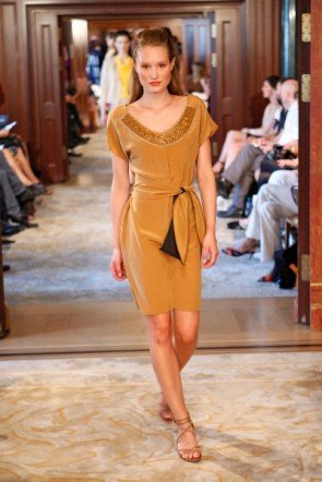 Kleid in moderner Tunika-Optik im GreenShowroom zur Mercedes Benz Fashion Week Berlin 2011