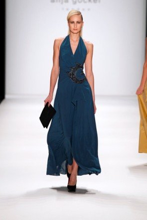 Anja Gockel Kleid lang blau zur MB Fashion Week 2012 in Berlin