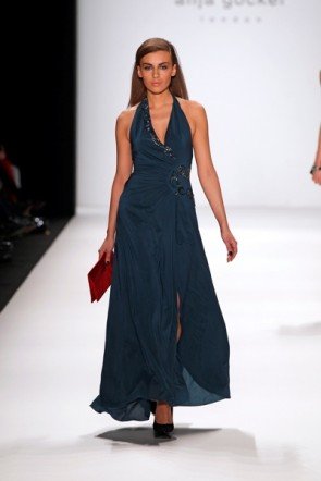 Anja Gockel Kleid lang blau zur Mercedes Benz Fashion Week Berlin 2012