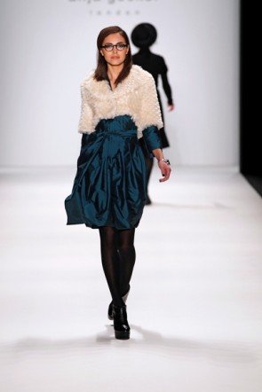 Anja Gockel Rock kurz blau Mercedes Benz Fashion Week 2012 Berlin