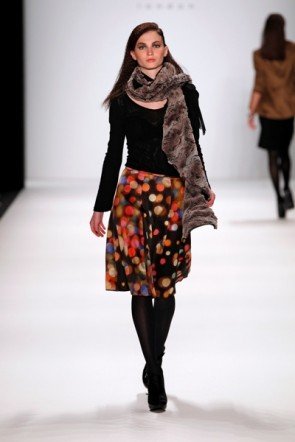 Anja Gockel Rock kurz bunt gepunktet MB Fashion Week Berlin 2012