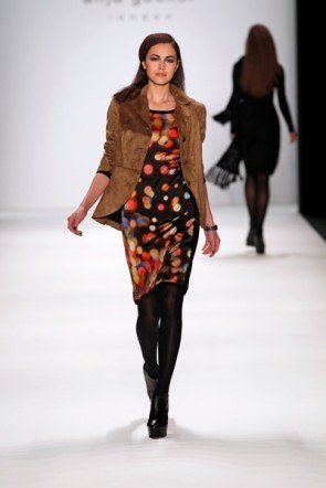 Anka Gockel Kleid kurz bunt gepunktet MB Fashion Week Berlin 2012