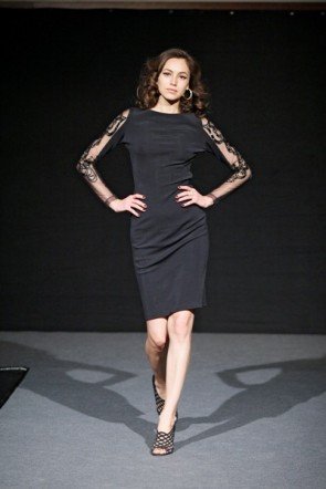 Christina Duxa - Schwarzes Kleid zur Mercedes Benz Fashion Week 2012 Berlin