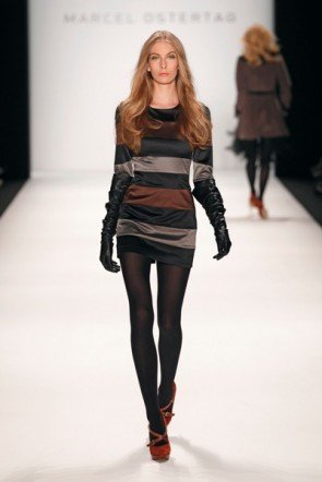 Marcel Ostertag - die vierte Variation des gleichen Minikleides zur MB Fashion Week 2012