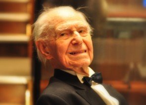Herr Apelt - 100 Jahre und fit mit Tanzen - aus Giessen