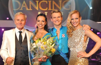 Mirjam Weichselbraun mit den Dancing Stars 2012 Petra Frey - Vadim Garbuzov und Klaus Eberhartinger - Foto: (c) ORF - Thomas Ramstorfer