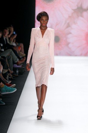 Kleid in zartem Rose von Unrath und Strano zur Fashion Week Berlin Juli 2012