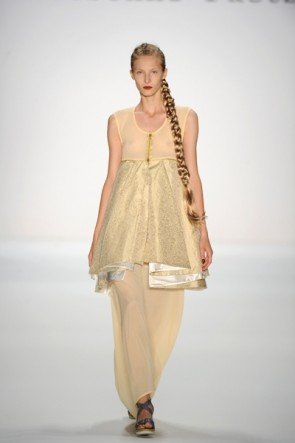 Rebekka Ruetz MB Fashion Week Berlin Juli 2012 - 01