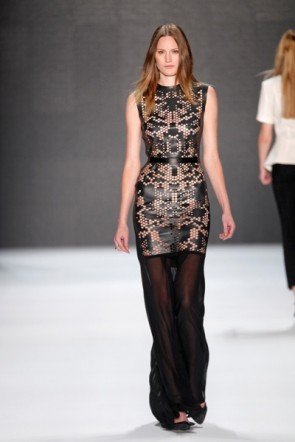 raffiniertes Kleid im Animal-Look von Kaviar Gauche zur Fashion week Berlin