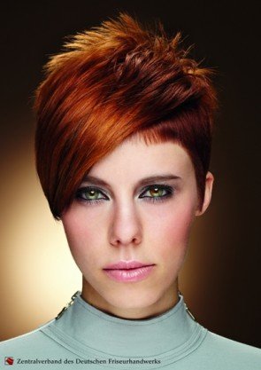 Kurzhaarfrisur Damen Futuresk Herbst 2012 - Winter 2013 vom ZV des Friseurhandwerks Motiv_B1