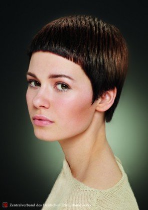 Kurzhaarfrisuren Damen Herbst 2012 - Winter 2013 vom ZV des Friseurhandwerks Motiv_A2