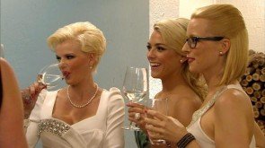 Blondinen-Alarm beim Bachelor - Melanie, Katie und Mignon - Foto:(c) RTL