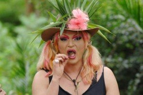 Olivia Jones im Dschungel-Camp 2013 auf dem Weg zur Dschungel-Queen - Foto: (c) RTL / Stefan Menne