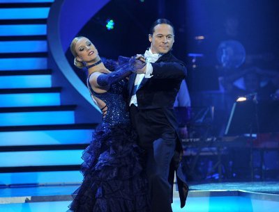 Tango bei den Dancing Stars 2013 - Show 3 mit Rainer Schönfelder - Manuela Stöckl - Foto:(c) ORF - Ali Schafler