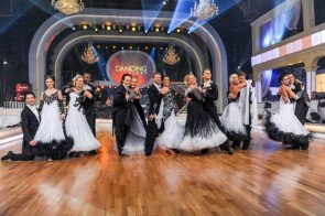 Gruppentanz in Show 8 der Dancing Stars 2013 - Foto: ORF - Ali Schafler