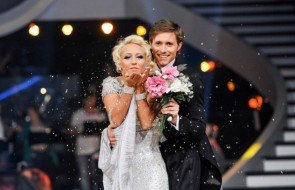 Lukas Perman - Kathrin Menzinger Dancing Stars 2013 Show 8 beste Wertung - Foto: ORF - Ali Schafler