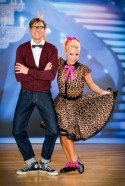 Lukas Perman - Kathrin Menzinger bei den Dancing Stars 2013 im Jitterbug-Kostüm - Foto: ORF - Ali Schafler