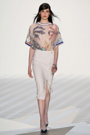 Weiß als bestimmende Farbe bei Schumacher Fashion Week Berlin für Sommer-Mode 2014 - 6
