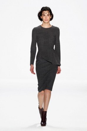 schönes graues Kleid von Holy Ghost - MB Fashion Week Januar 2014 - 10