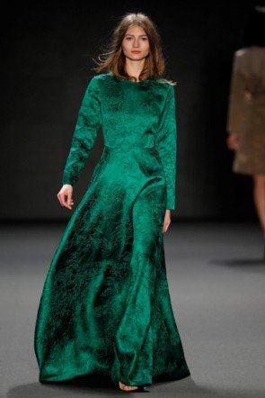 Traditionelles russisches Kleid von Alena Akhmadullina zur Fashion Week Berlin Januar 2014 - 02