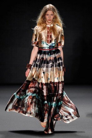 Kleid von Alena Akhmadullina zur Fashion Week Berlin Januar 2014 - 04