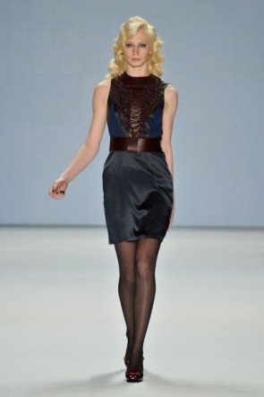 Schönes kurzes Kleid von Rebekka Ruetz MB Fashion Week Berlin Januar 2014 - 04