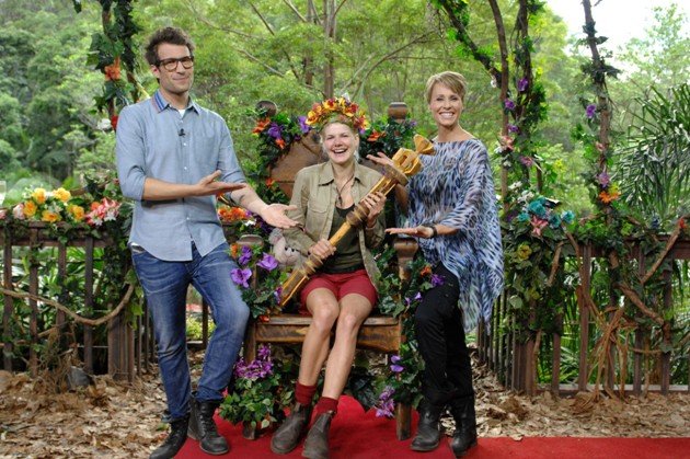 Melanie Müller ist Dschungel-Königin 2014 - hier mit Daniel Hartwich und Sonja Zietlow - Foto: (c) RTL/ Stefan Menne