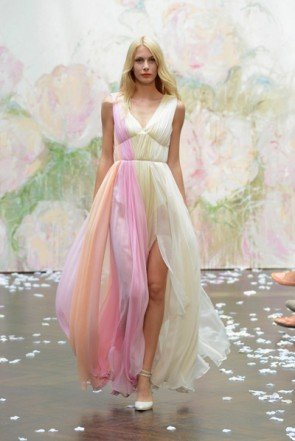 Trägt Got to dance - Moderatorin Johanna Klum dieses Kleid von Frida Weyer? - Siehe unser Artikel von der MB Fashion Week - Photo by Clemens Bilan/Getty Images for IMG