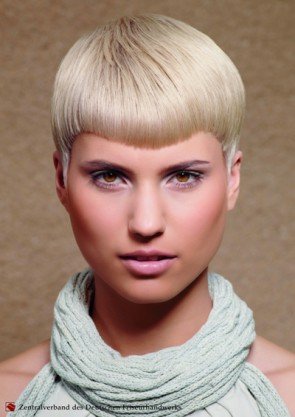 kurze Haare für Damen im kühlen Blond 2014