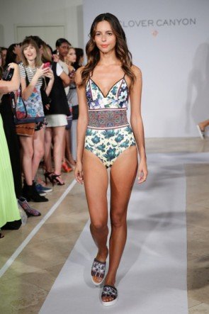 Badeanzug Clover Canyon MB Fashion Week Miami Swim 2015 - Photo by Neilson Barnard/Getty Images for Mercedes-Benz