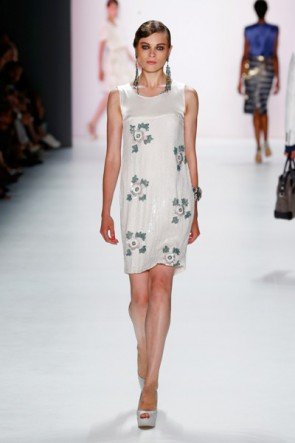 Frühjahr-Sommer-Mode 2016 von Guido Maria Kretschmer zur Fashion Week Berlin Juli 2015 - 24