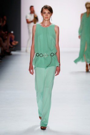 Pastell Grün Sommer-Mode 2016 von Riani -  Fashion Week Berlin Juli 2015 - 3