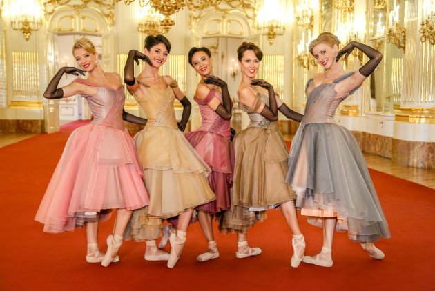 Tänzerinnen vom Wiener Staatsballett Eszter Ledan, Ketevan Papava, Nikisha Fogo, Nina Polakova, Olga Esina - Foto: (c) ORF - Günther Pichlkostner