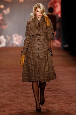 Lena Hoschek Herbst-Mantel Herbst-Winter-Mode 2016-2017 Berlin Fashion Week Januar 2016 - 19