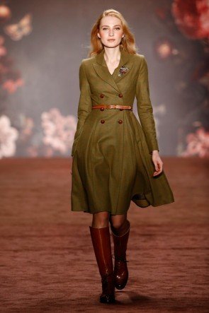 Lena Hoschek Kleid Herbst-Winter-Mode 2016-2017 Berlin Fashion Week Januar 2016 - 01