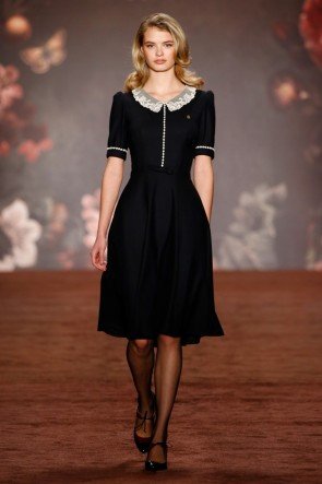 Lena Hoschek Kleid mit Bubi-Kragen Herbst-Winter-Mode 2016-2017 Berlin Fashion Week Januar 2016 - 15