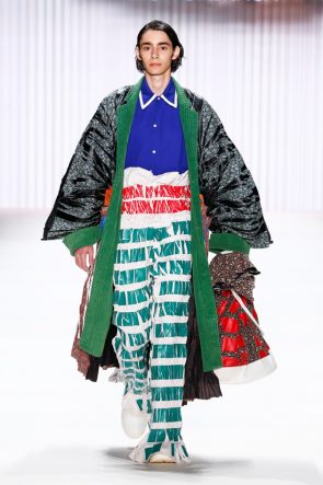 Bunte Mode von Wataru Tominaga auf der Mercedes-Benz Fashion Week Berlin Juni 2016 - 11
