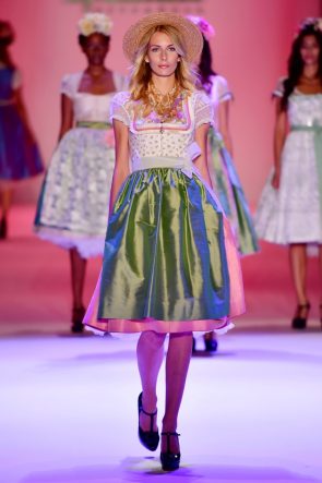 Dirndl Mode Frühjahr-Sommer 2017 von Sportalm - 3
