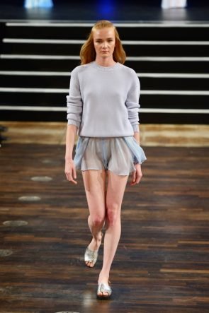 Sommer-Pullover Mode 2017 von Marcel Ostertag zur Fashion Week Berlin 2016 - 12