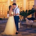 Bachelorette am 1.8.2018 - Der erste Kuss im Sisi-Palast - Bachelorette Nadine Klein im Abendkleid mit Alex