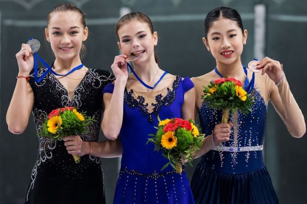 Anna Tarusina, Anastasia Tarakanova, Haein Lee - Siegerehrung Junior Grand Prix Ljubljana 2018