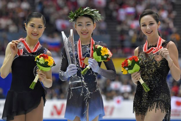 Eiskunstlauf Grand Prix NHK Trophy 2018 - Medaillengewinnerinnen - Satoko Miyahara, Rika Kihira und Elizaveta Tuktamsheva