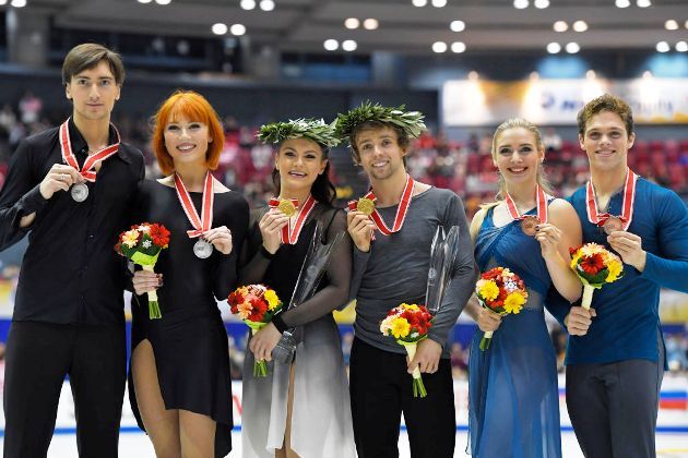 Eistanz Siegerehrung ISU Grand Prix NHK Trophy 2018 in Japan - Tiffani Zagorski - Jonathan Guerreiro aus Russland, Kaitlin Hawayek - Jean-Luc Baker aus den USA, Rachel und Michael Parsons aus den USA
