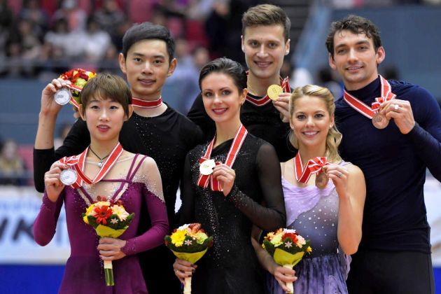ISU Grand Prix NHK Trophy 2018 - Medaillengewinner Eiskunstlauf-Paare - Cheng Peng - Yang Jin, Natalia Zabiiako - Alexander Enbert, Alexa Scimeca-Knierim - Chris Knierim