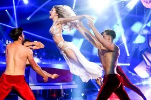 Let's dance 2019 am 24.5.2019 Kritik - Meinung zur Sendung - hier im Bild Katja Kalugina mit Tänzern beim Eröffnungstanz