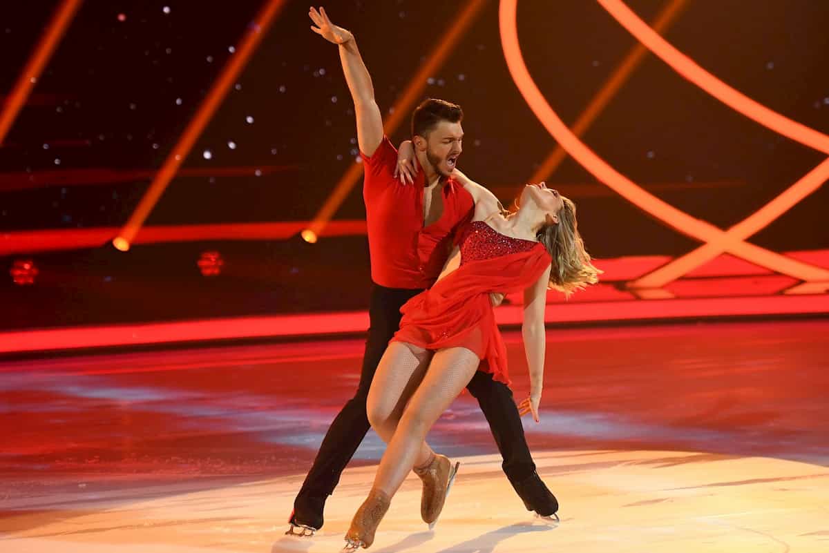 Dancing on Ice am 29.11.2019 - Schluss-Pose Kür Lina Larissa Strahl - Joti Polizoakis