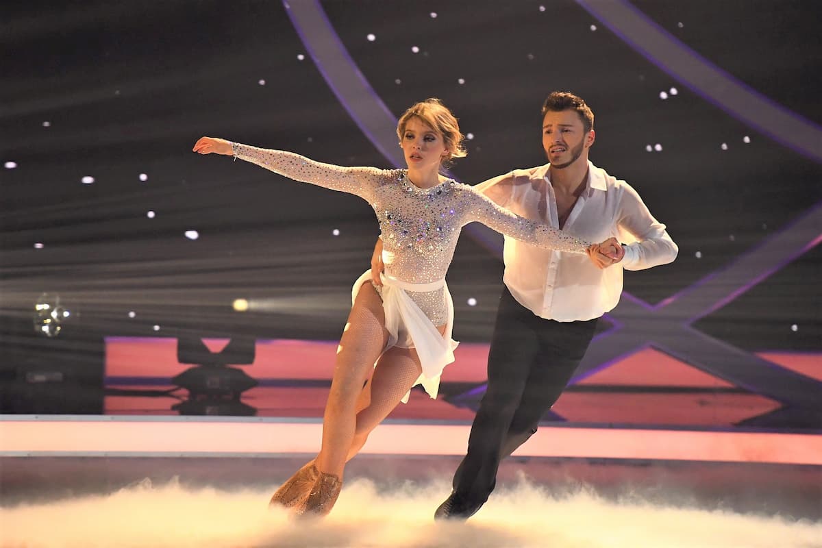 Dancing on Ice am 6.12.2019 Lina Larissa Strahl - Joti Polizoakis